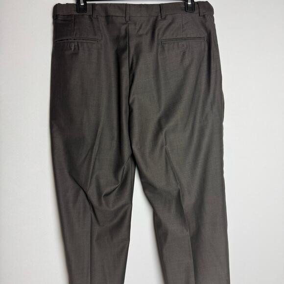 Haggar Men Classic Fit Pleated Front Brown Dress Pants 38x30 Casual Business - Picture 5 of 8